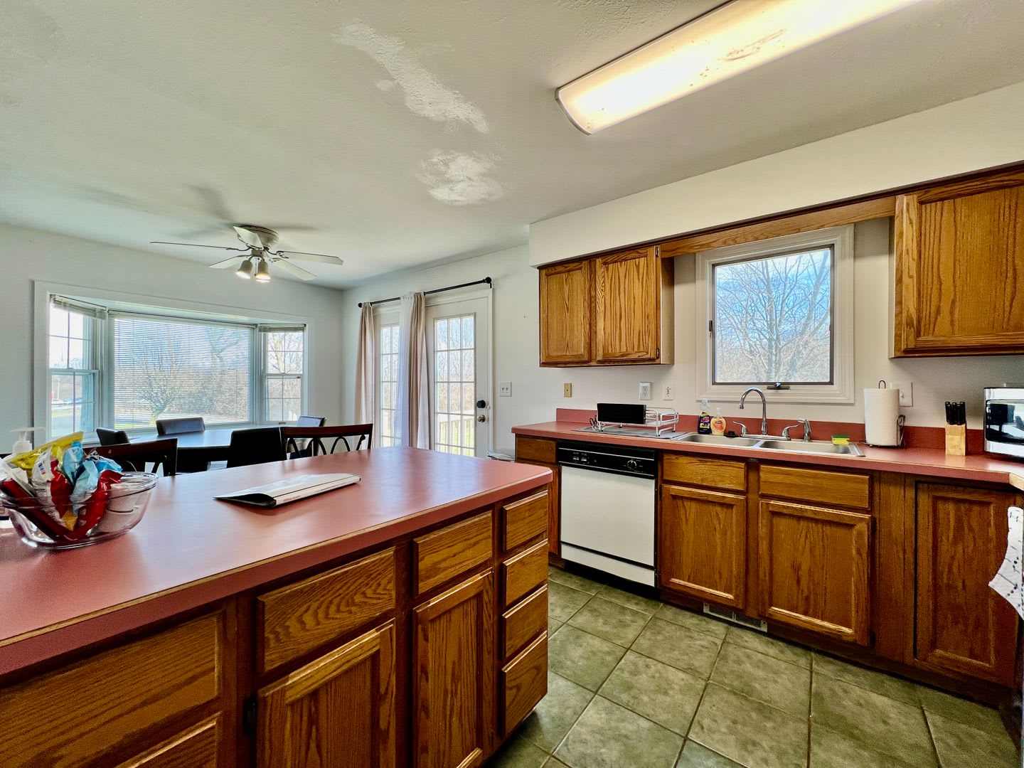 12 Month Lease Pricing Fully Furnished Rental Property – photo 3