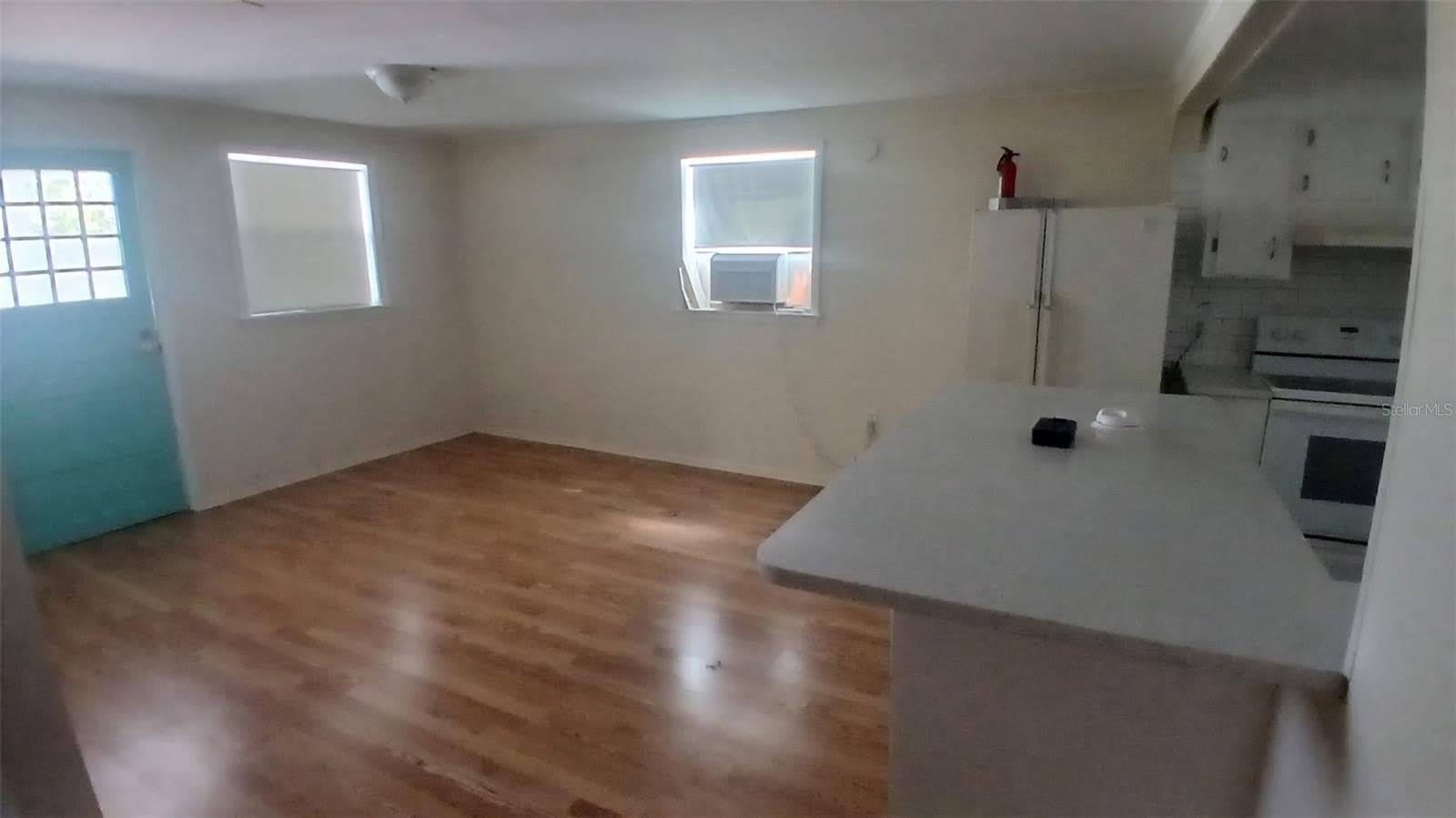 542 DIVISION Street – photo 4