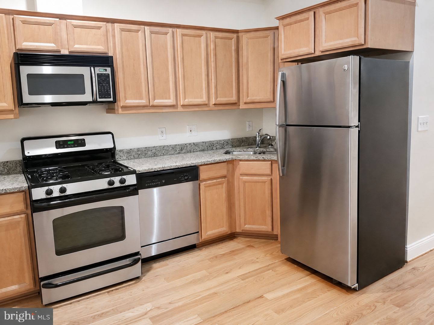 Updated One-Bedroom with In-Unit Laundry and Private Porch Near Shaw – photo 4