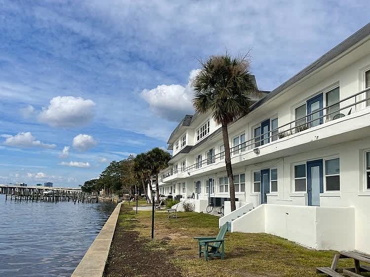 River Road Apartments – photo 2