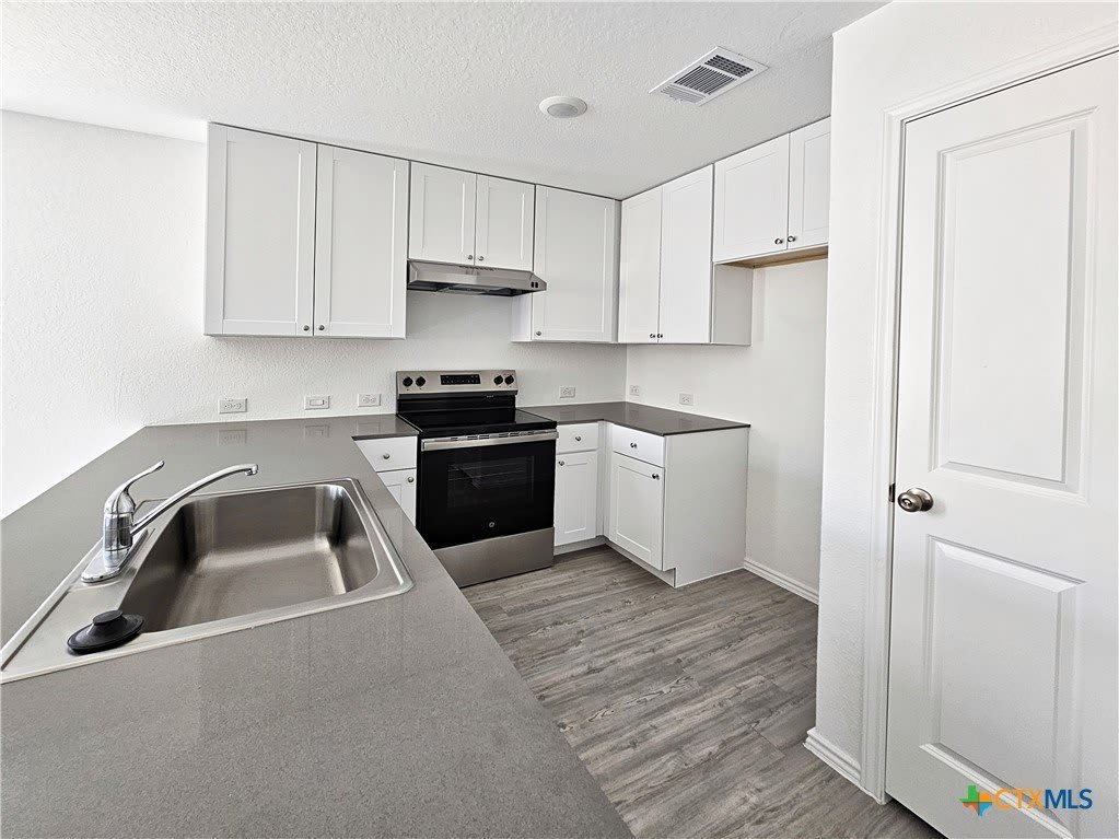 805 Riviera Court – photo 2