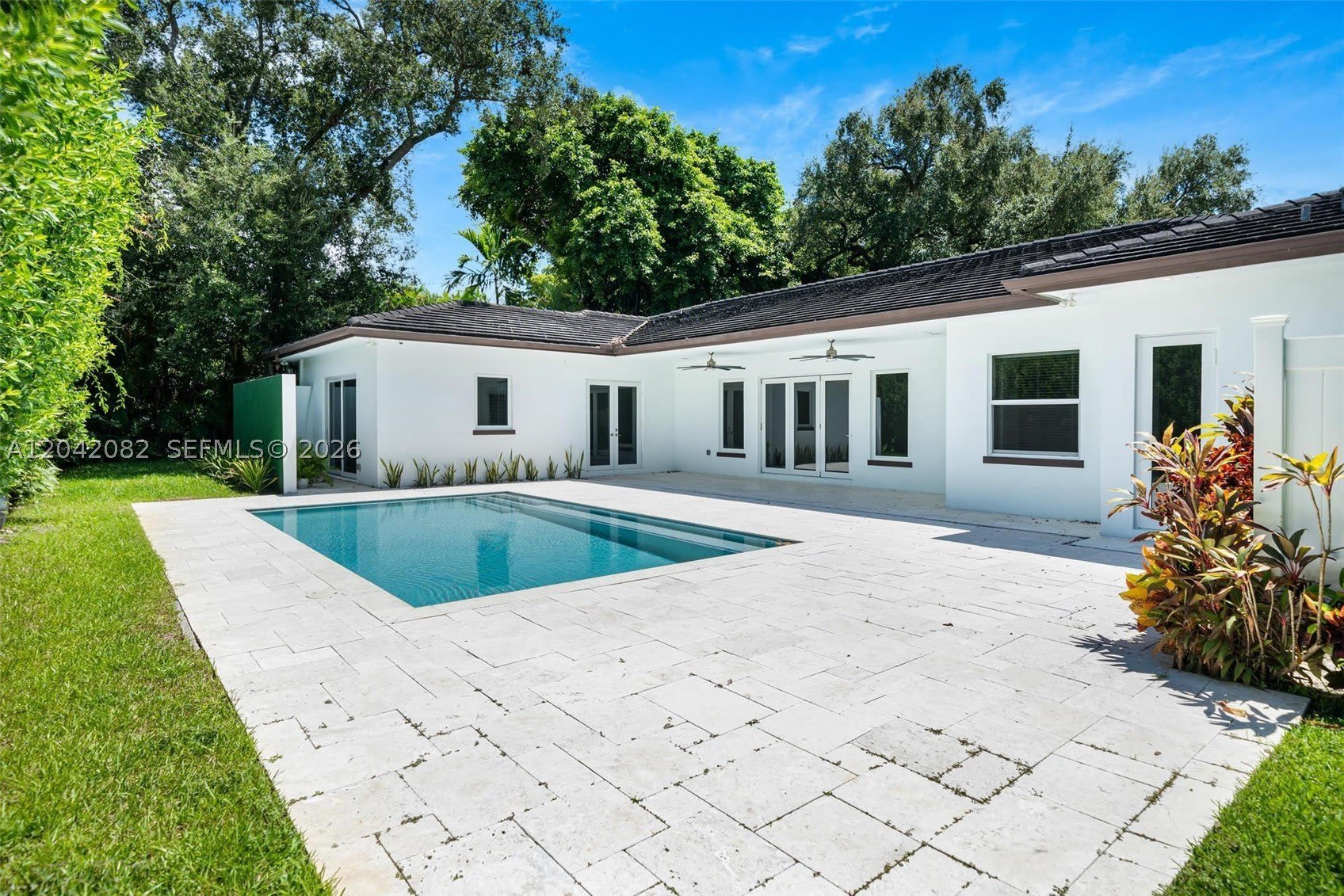 511 Madeira Ave – photo 2