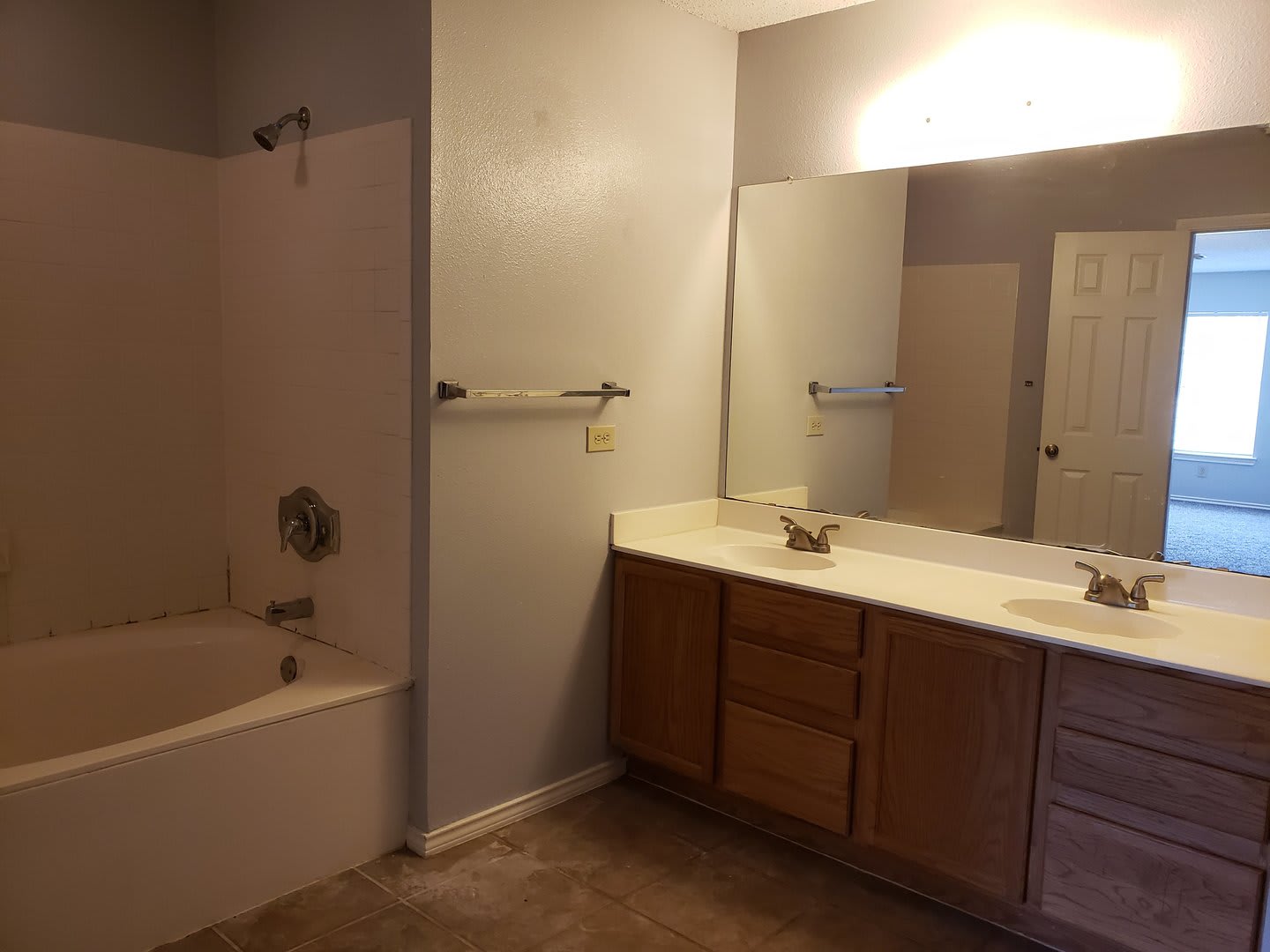 Huge 4 Bed 2 5 Bath House Newly Renovated – photo 2