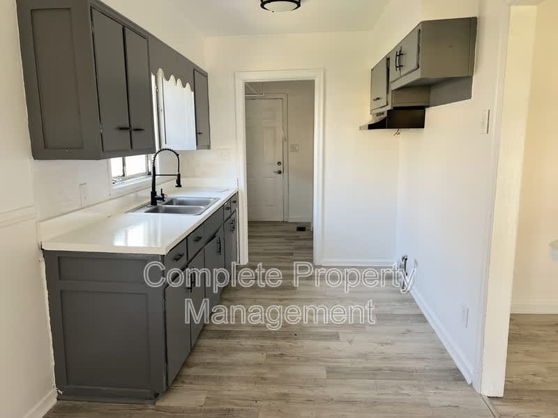 5617 Avenue Q – photo 3