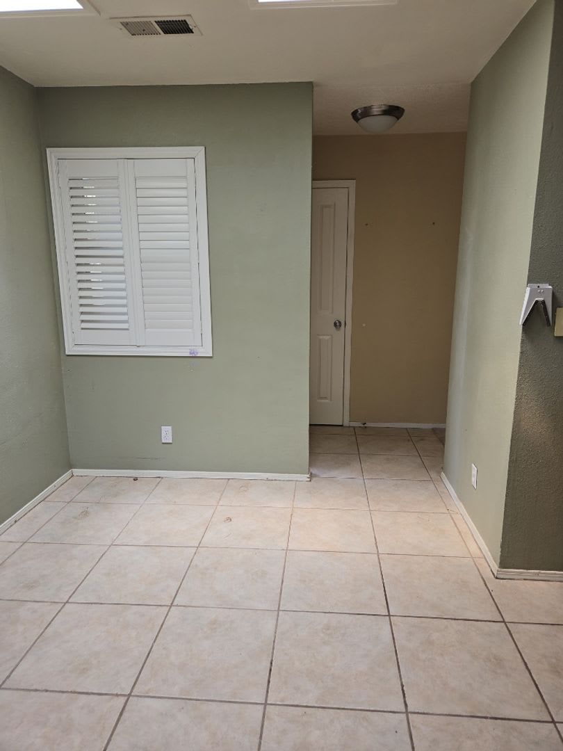2-bedroom, 1-bathroom home located in the vibrant city of Albuquerque – photo 4