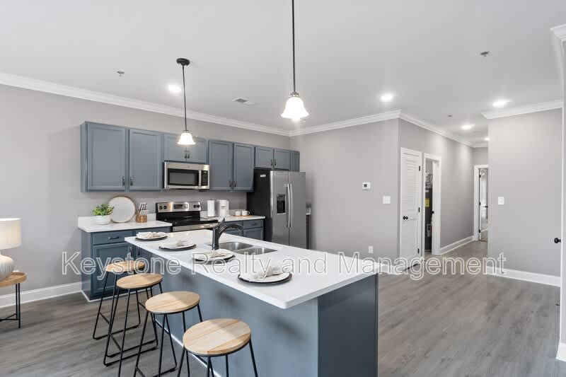 138 Center Pointe Drive – photo 3