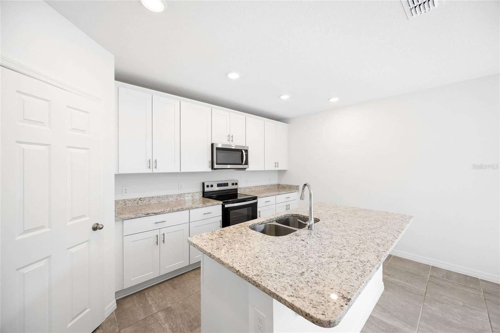 2339 WHITE TAIL – photo 5
