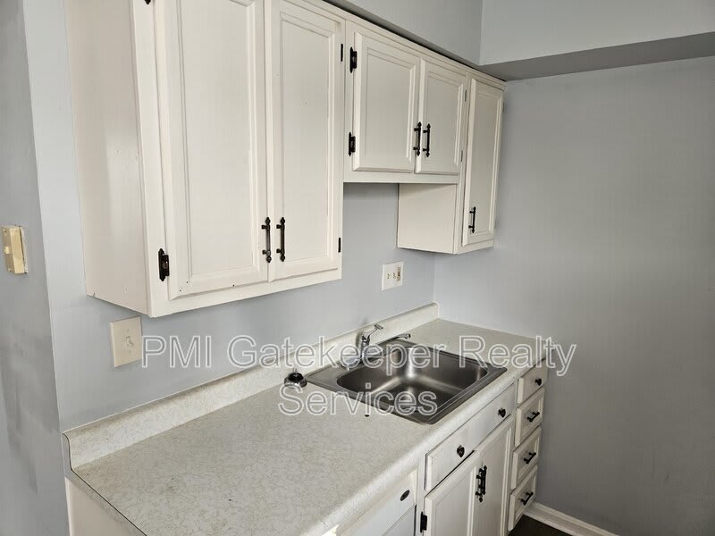 1735 Mills Avenue – photo 4