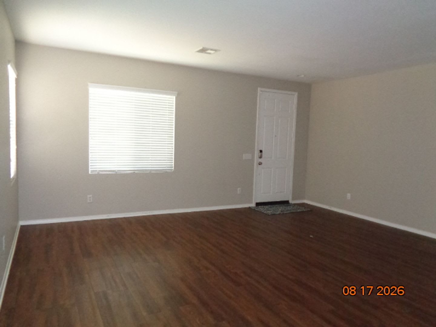 Gorgeous 4 bedroom 2.5 bath with all the upgrades! – photo 3