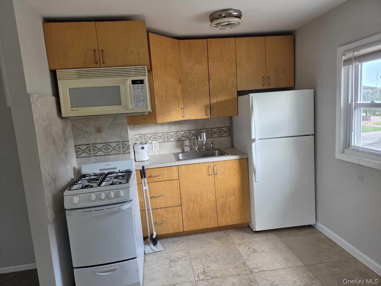 140 N Forest Avenue – photo 2
