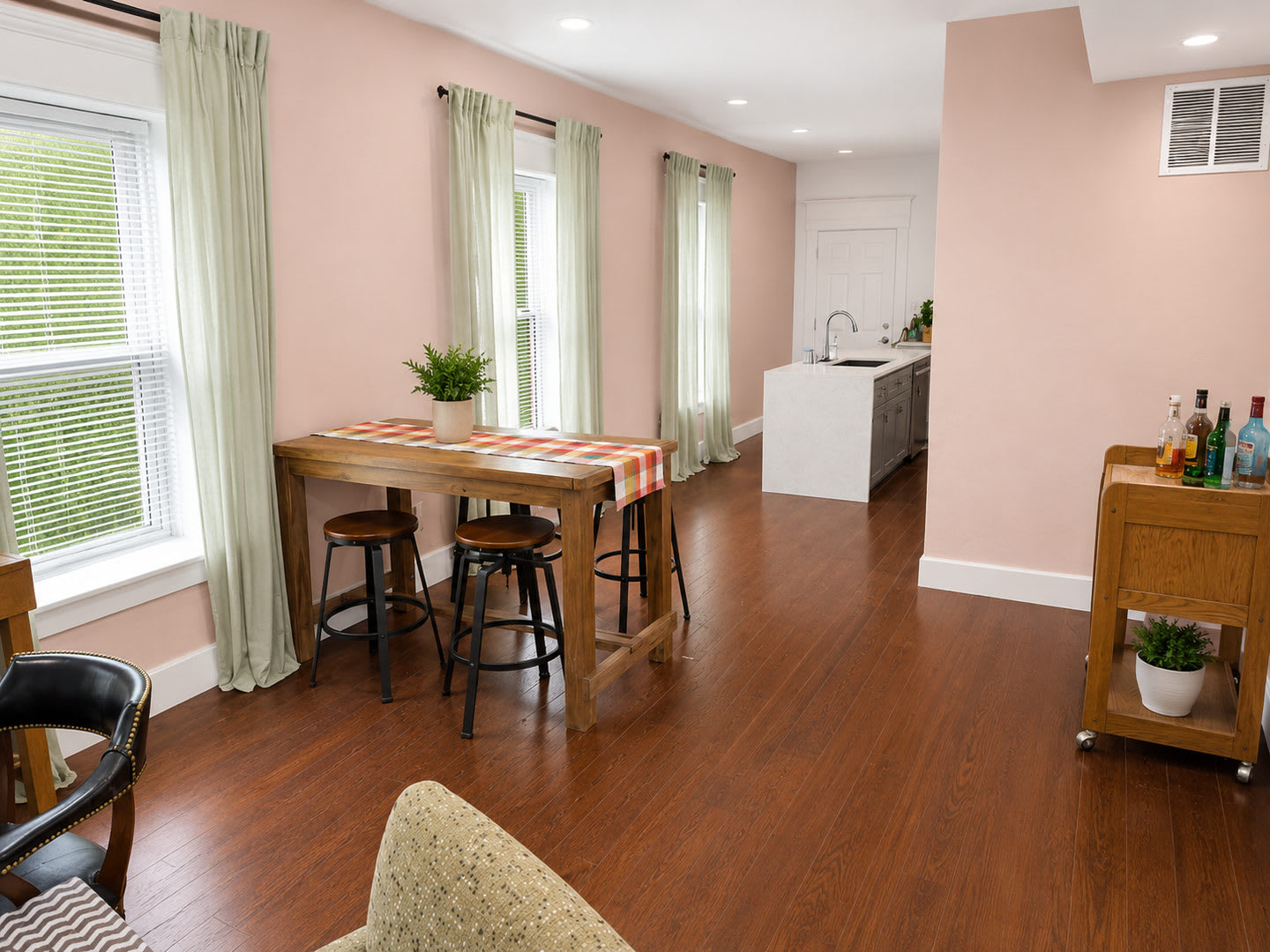 Spacious Four Bedroom Home in Kansas City – photo 5