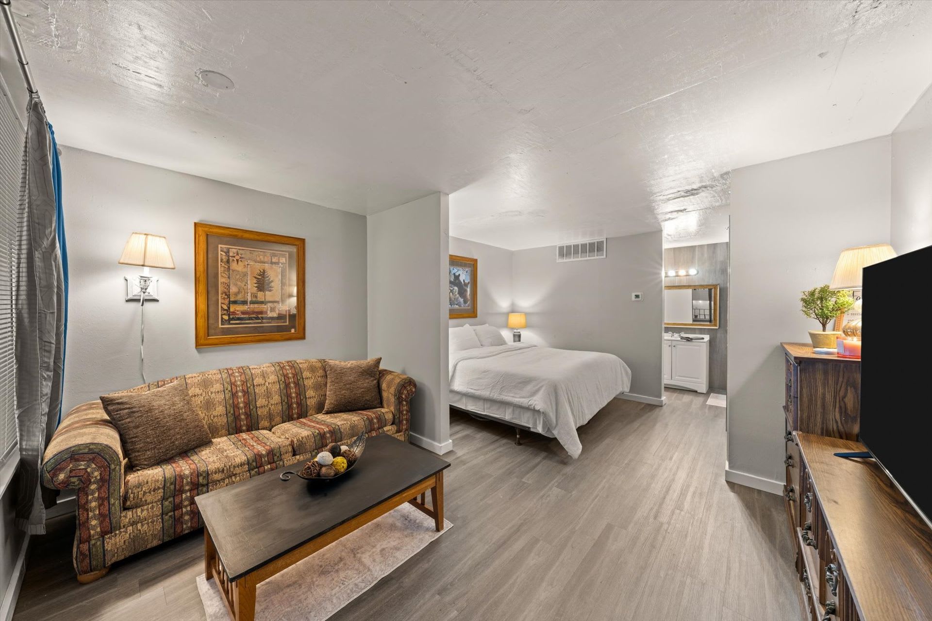 Great One Bedroom Efficiency On The Parkway In The Heart Of Pigeon Forge All Utilities Included – photo 3