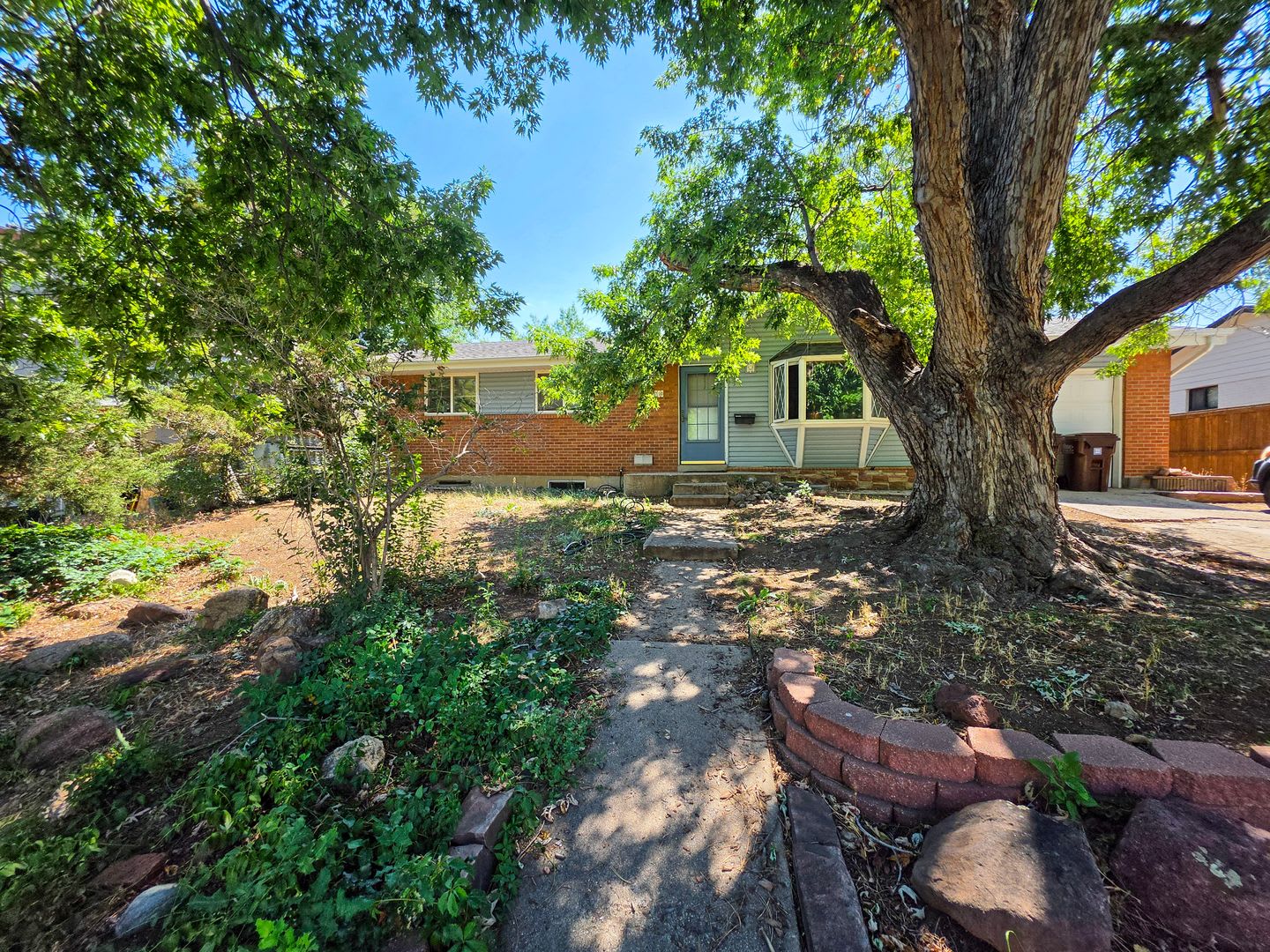 *AVAILABLE NOW* 5-Bedroom Home with Finished Basement, Large Backyard & Attached Garage – photo 1