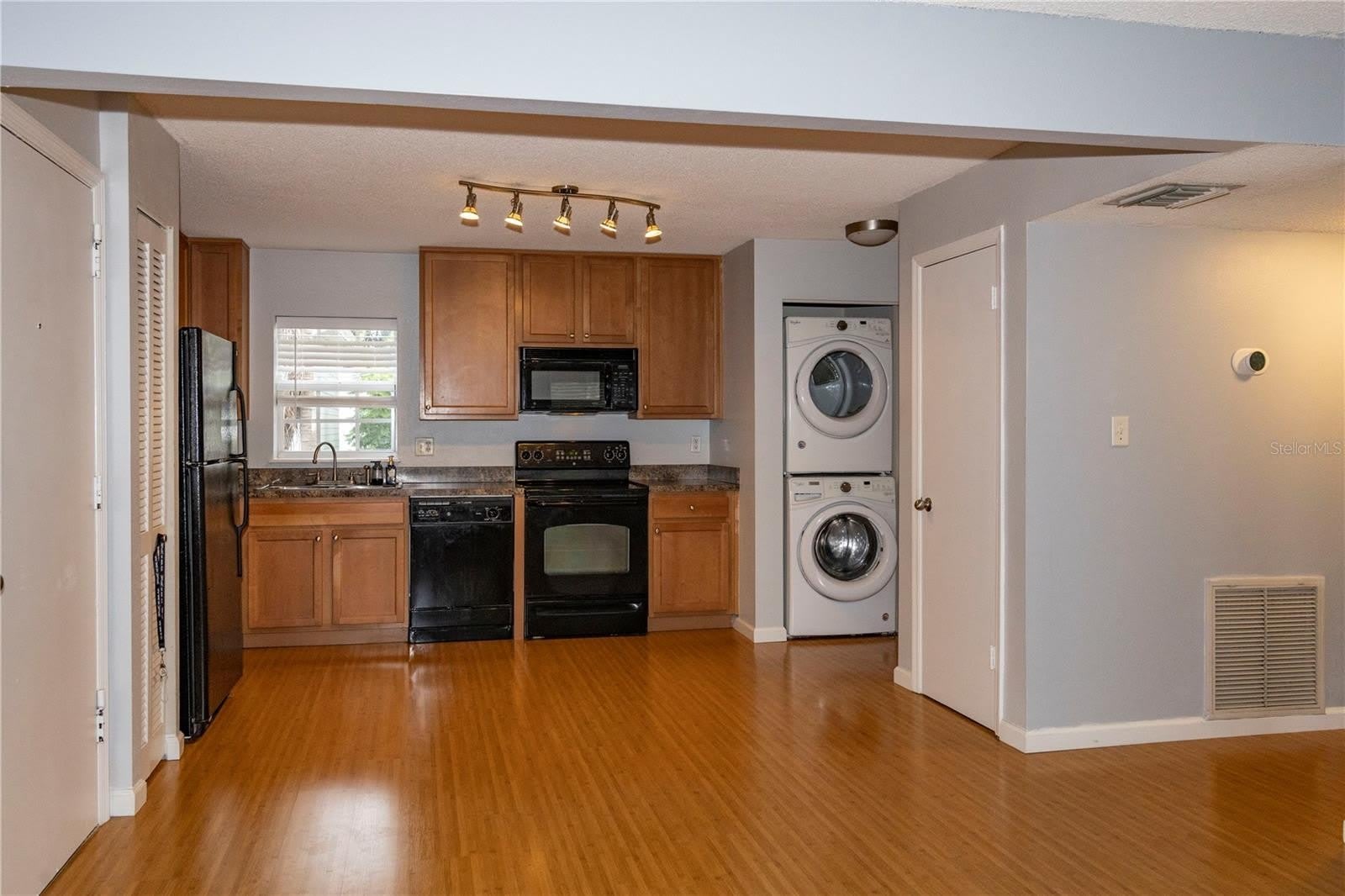 317 E AMELIA Street – photo 2
