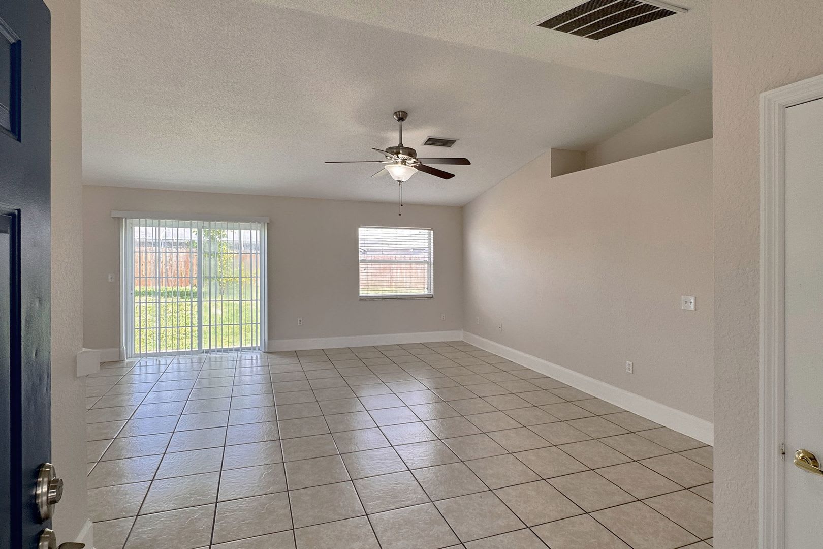 Spacious Three-Bedroom Home in Winter Haven – photo 3
