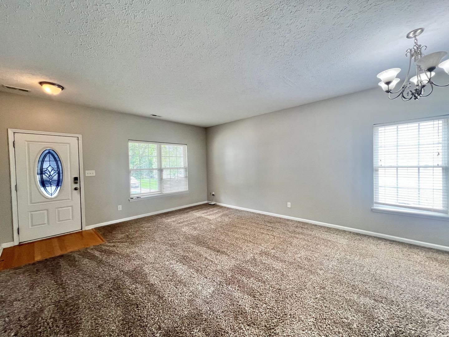 Offering Refundable Application Fees Charming 4Bd 2 5Ba Durham Home With A Bonus Sun Room Fenced In Yard Only 10 Minutes Away From Downtown Durham – photo 2