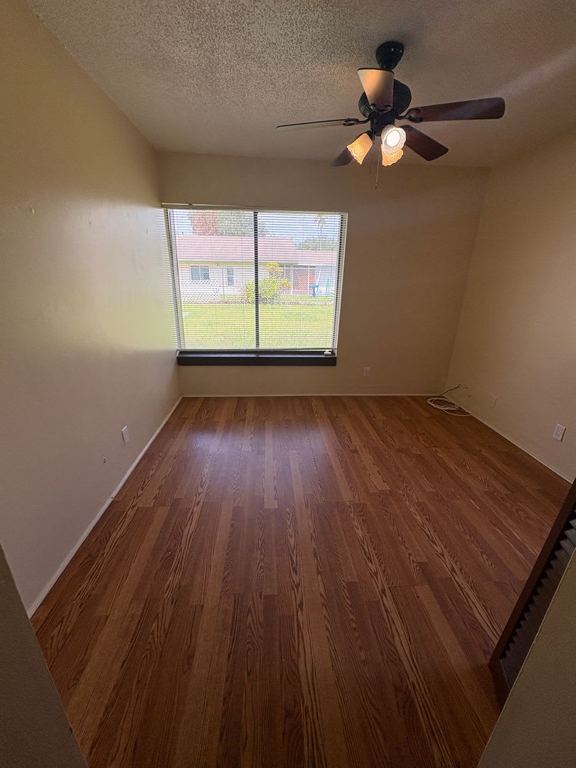 Prime Poinciana Location! Charming 2-Bedroom Home with Screened Patio & Exceptional Value! – photo 5