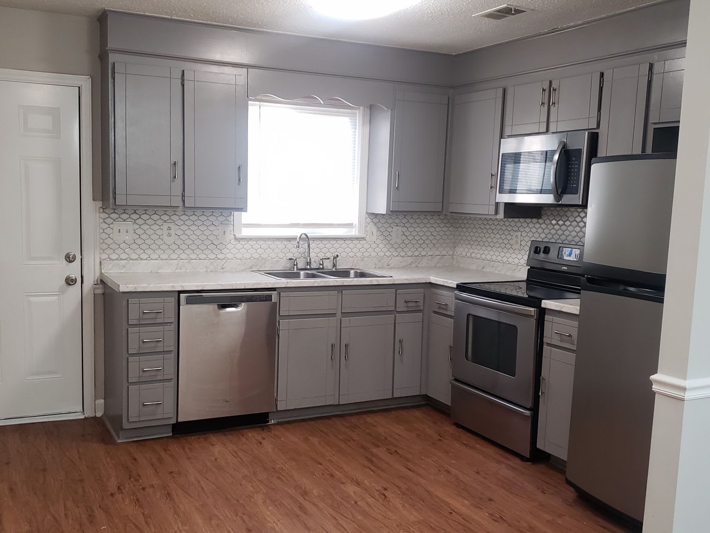 Adorable 3 Bedroom Home in Hemby Bridge! – photo 2
