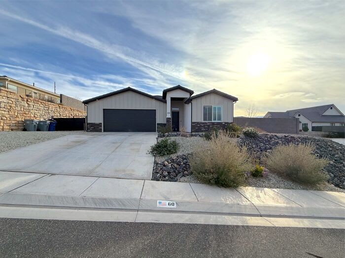 60 740 North – photo 1