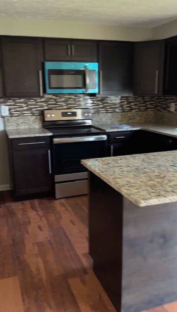 Spacious Townhome for Rent! Central Air! Finished Basement! Gourmet Kitchen! Available Now! – photo 5