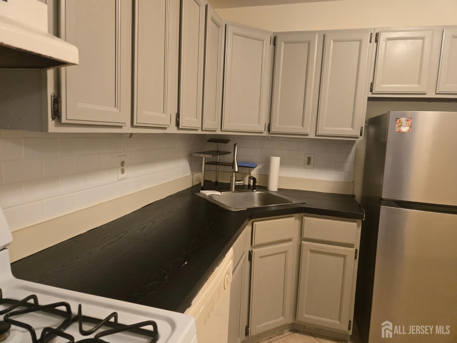 143 College Drive – photo 4