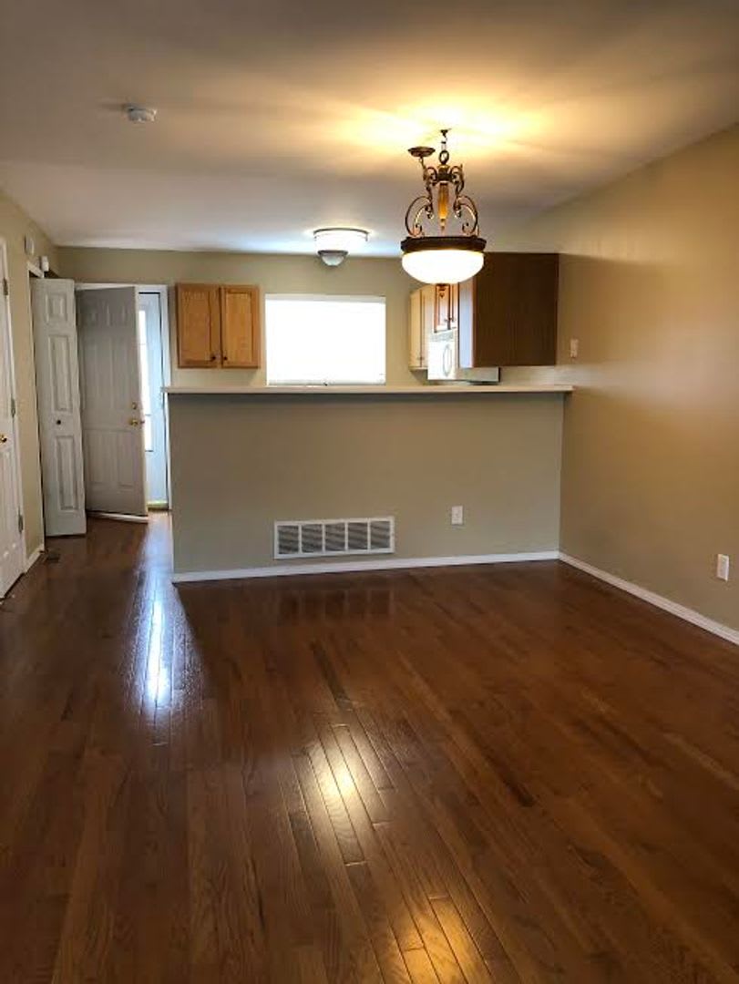 Beautiful 2bd, 2 ba 1,365 sq. ft. Condo, New Paint and Carpet, Fenced Yard, Close to Everything – photo 3