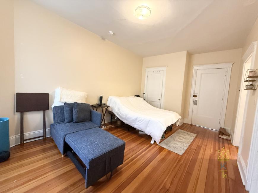 181 Winthrop Rd. – photo 2
