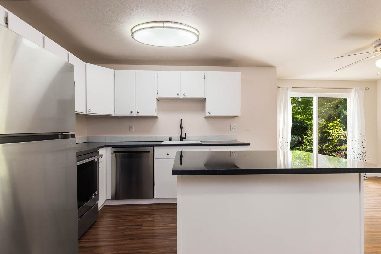 Updated 2 Bedroom Condo in Arrington Place Near Downtown Issaquah – photo 3
