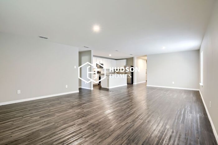 469 Bobbie Street – photo 4