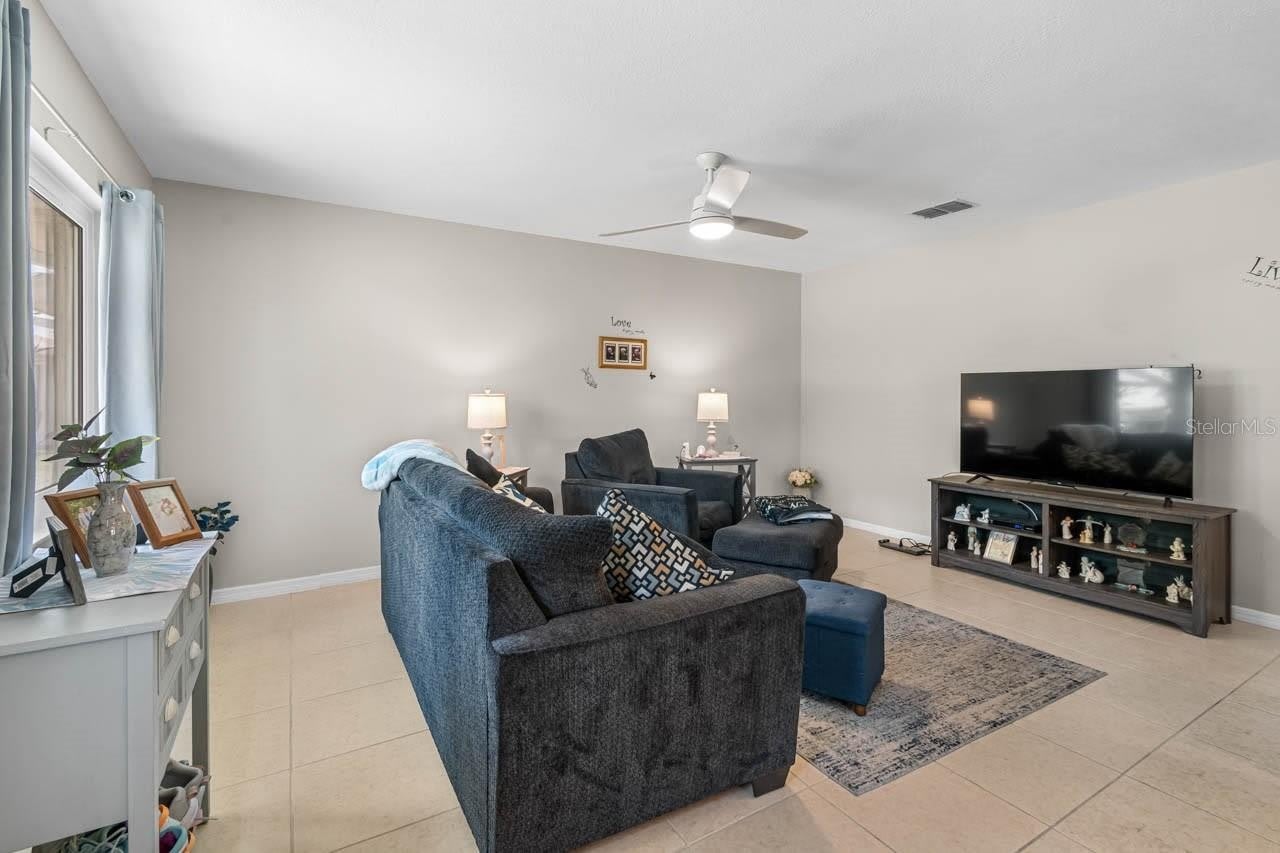 1906 CANTERBURY Lane – photo 3