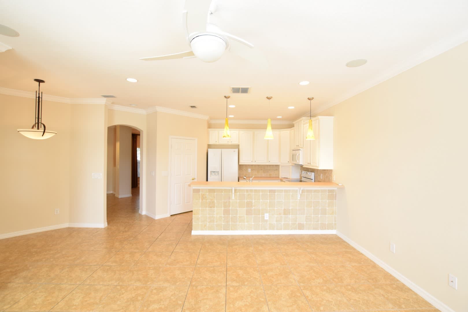 Beautiful 3 Bed 2.5 Bath 2 car garage Gated Townhouse for Rent in Sanford, FL! Greystone Subdivision! – photo 5