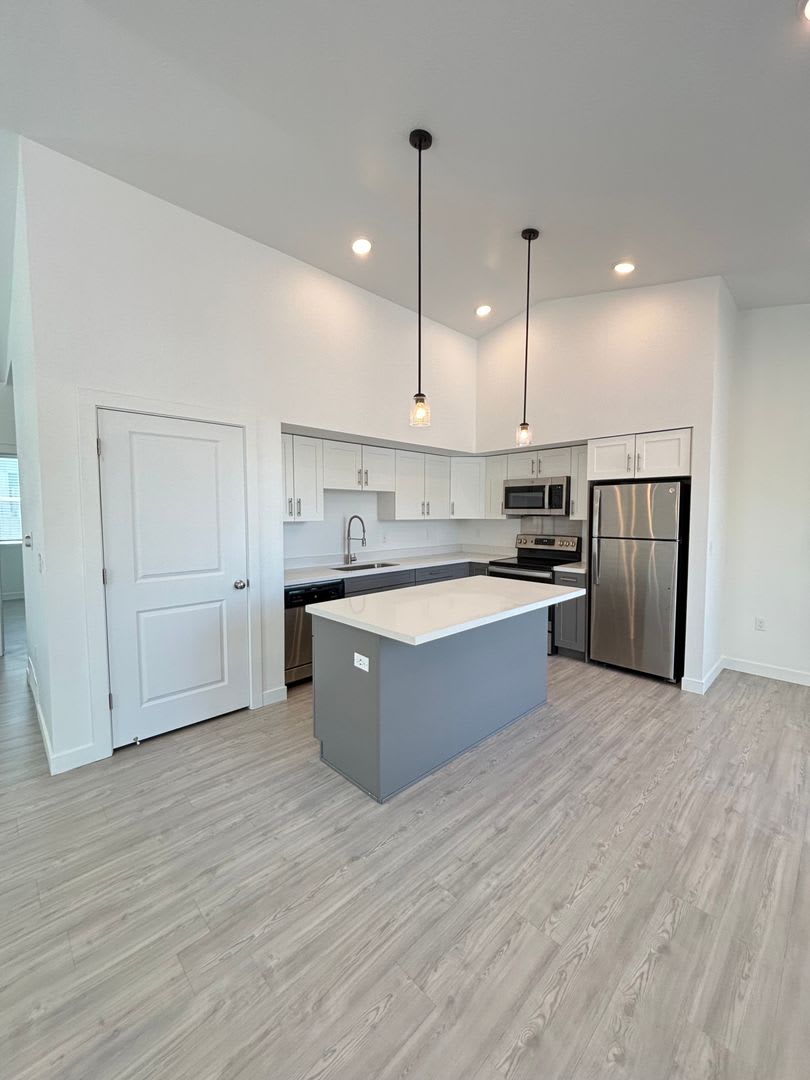 Your First 4 Weeks Are Rent Free 3 Bed 2 5 Bath Townhome In South Ogden – photo 3