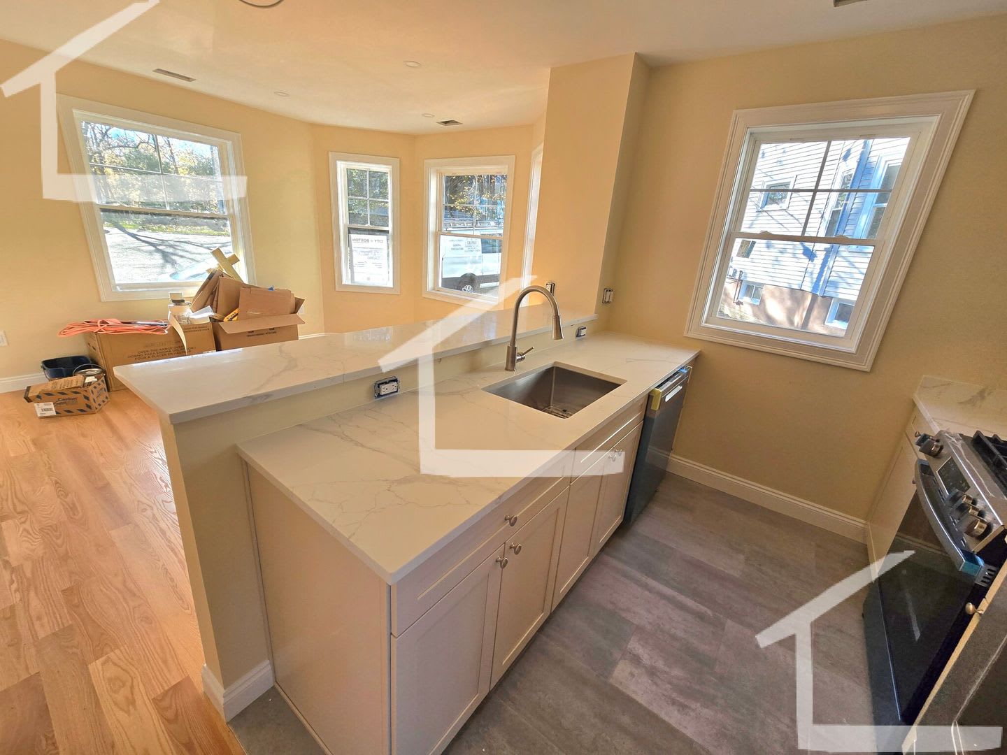 Charming 3 Bedroom-No Broker Fee – photo 5