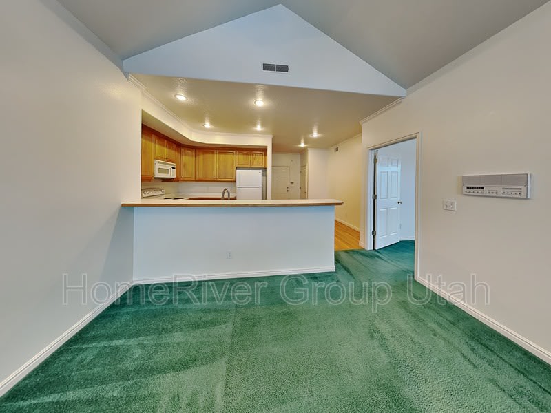 4980 N University Ave – photo 3
