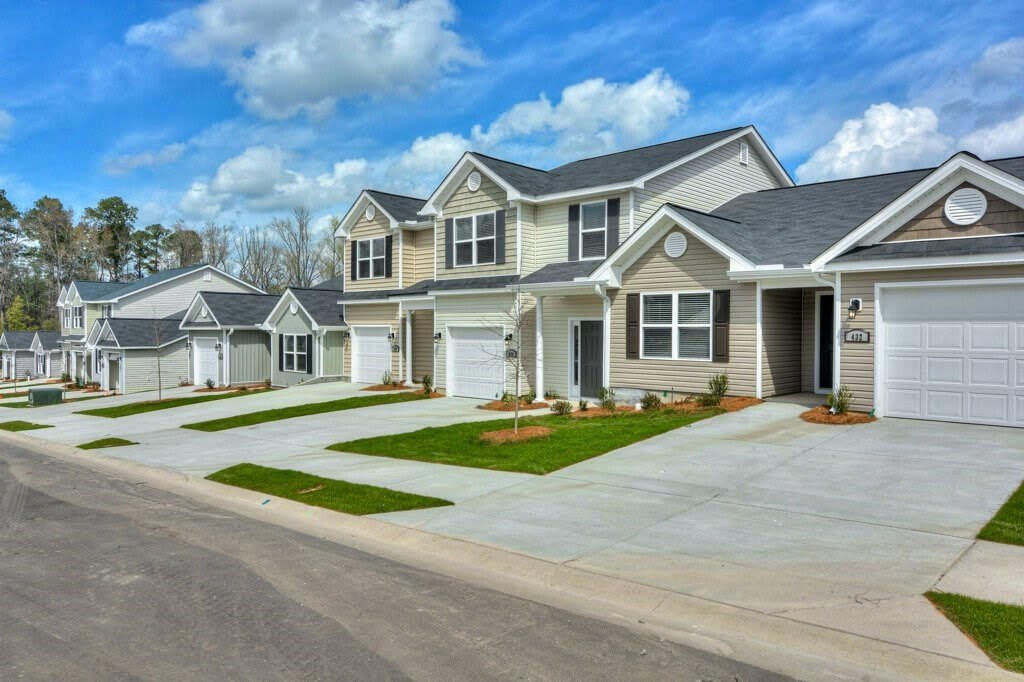 427 Amesbury Drive – photo 3