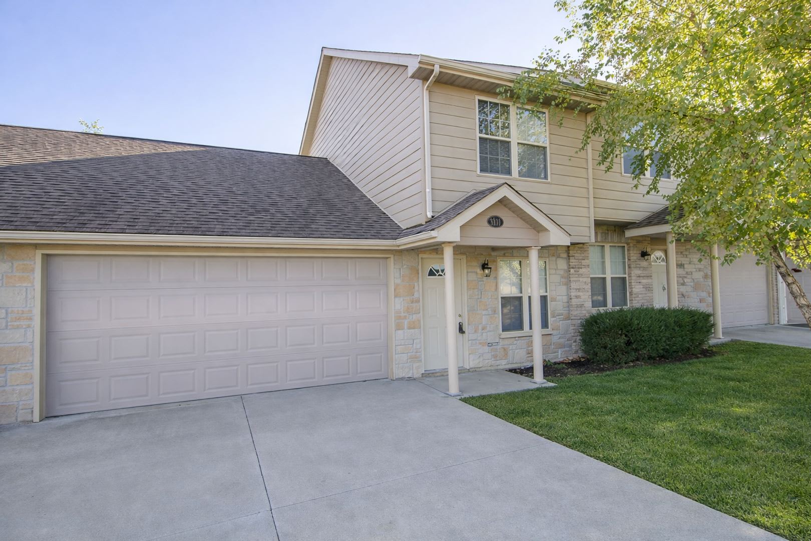 Spacious North Side Townhouse – photo 1