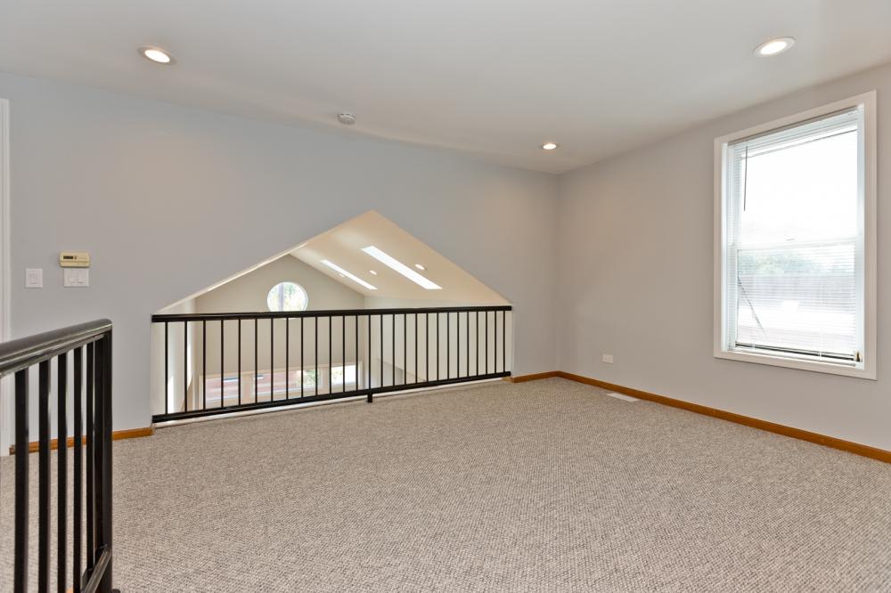 2338 North Greenview Avenue – photo 4