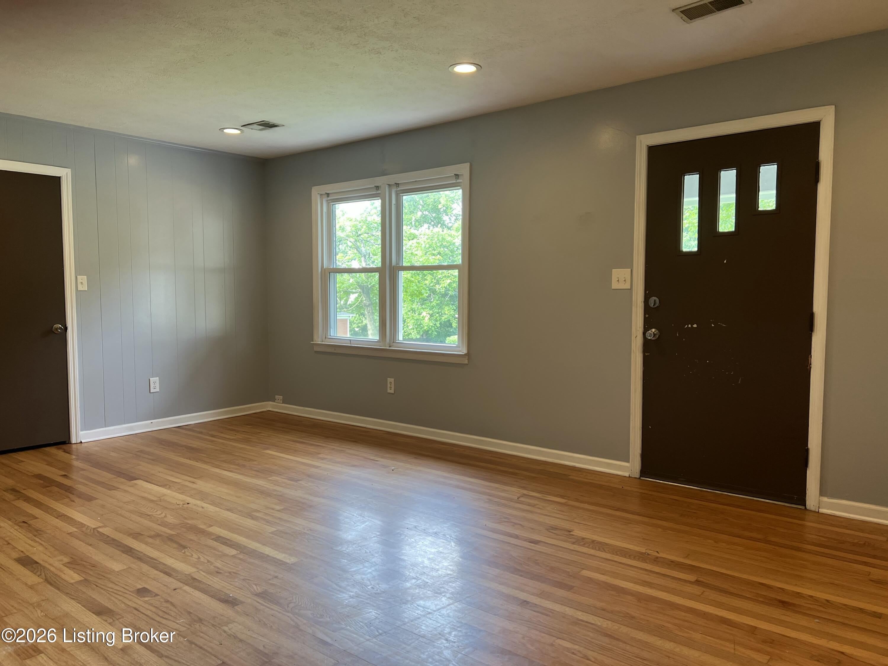 616 Clairview Dr – photo 2