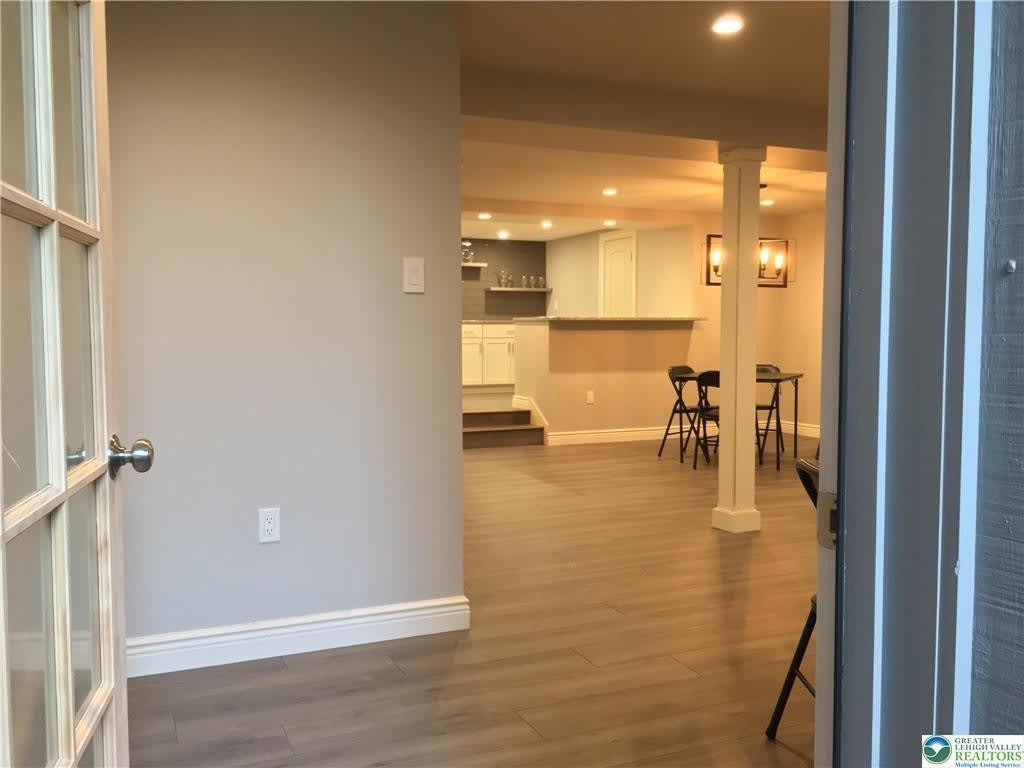 125 E Broad – photo 3