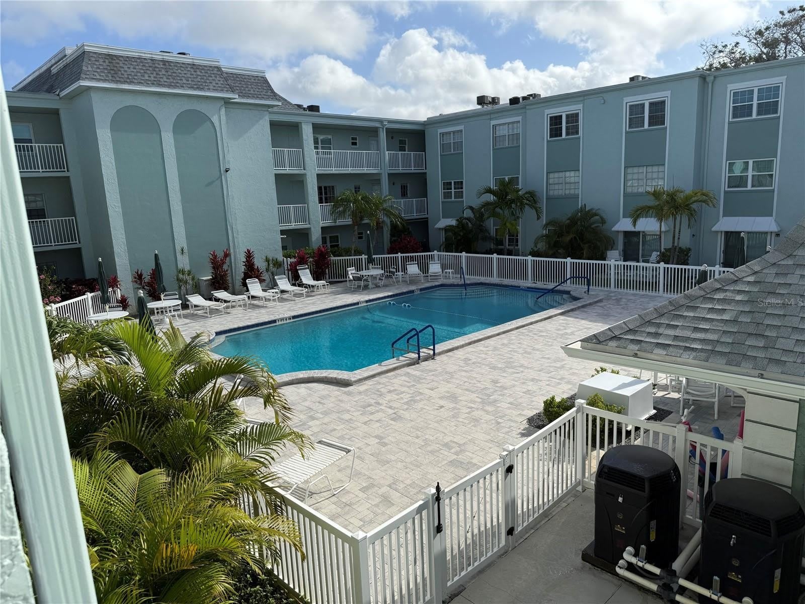1706 BELLEAIR FOREST Drive – photo 2