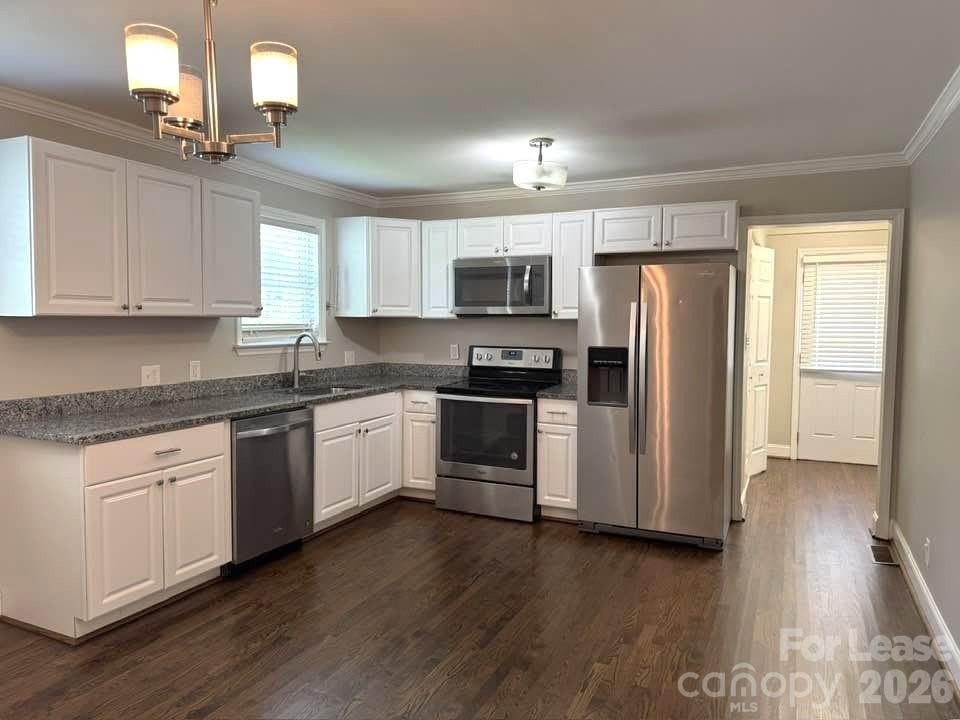 2401 Roslyn Avenue – photo 3