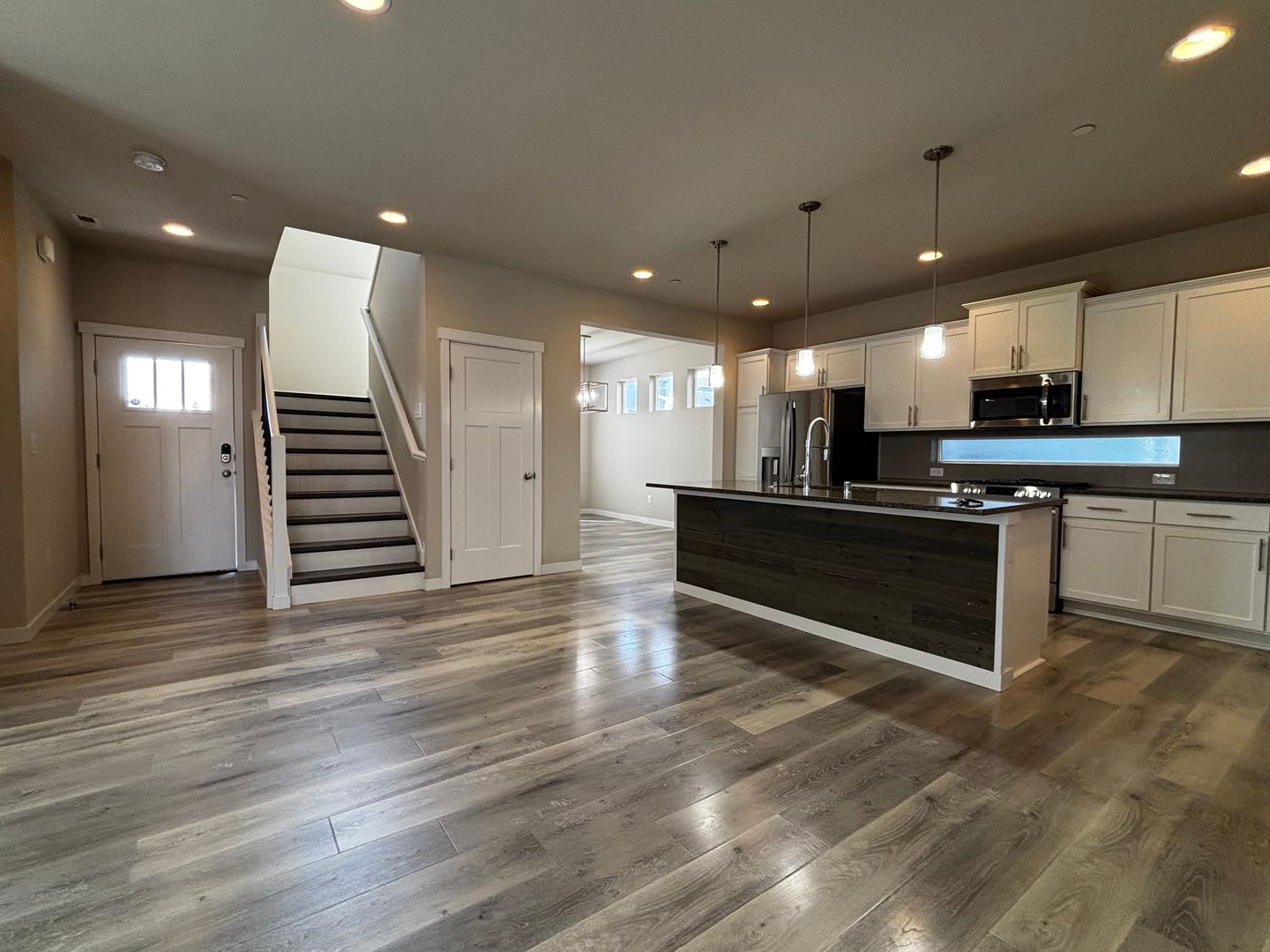 Stunning Puyallup Home – photo 5
