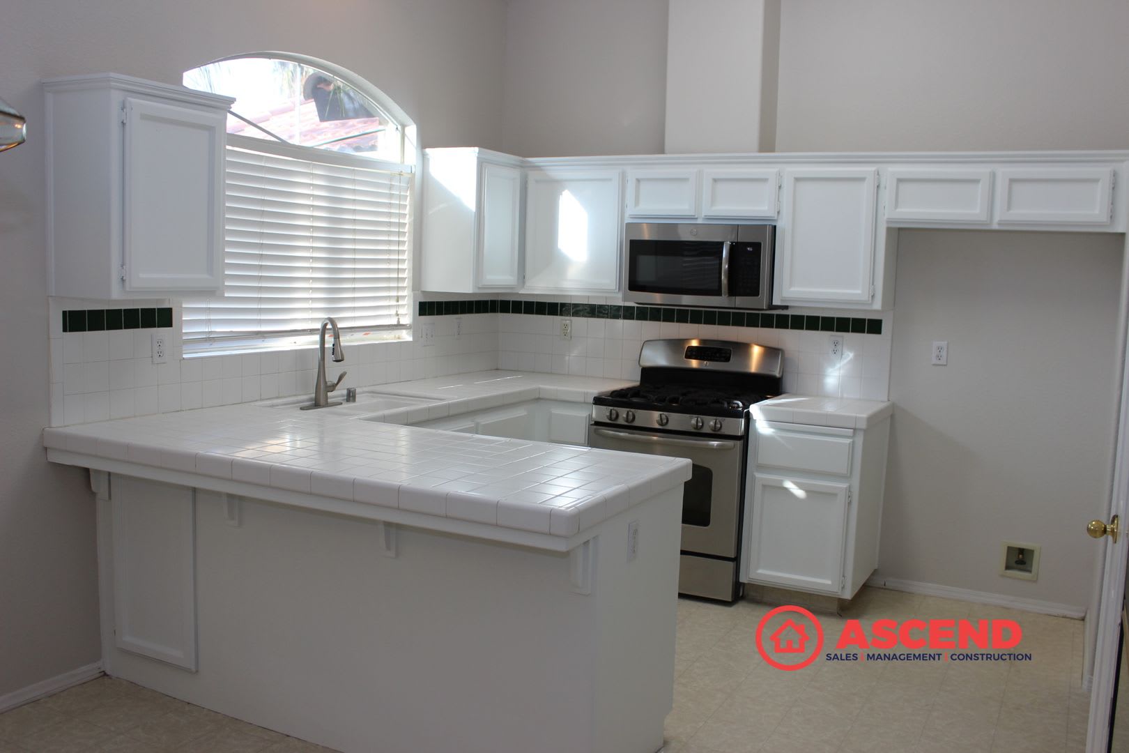 Poolside Living in Rosedale – Spacious 3 Bed / 2 Bath Home! – photo 3