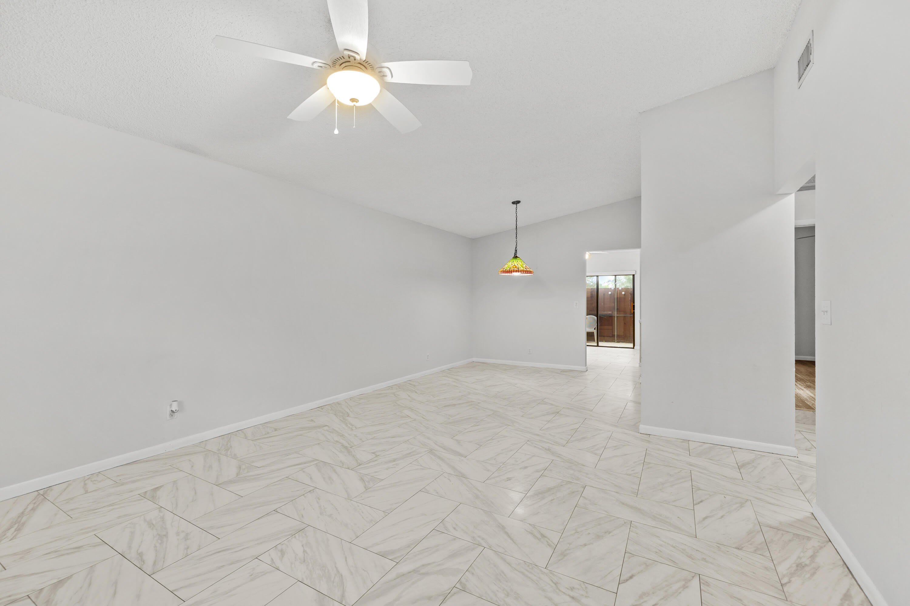 8019 SE Villa Circle – photo 4
