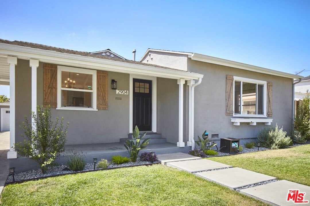 2904 W 81st St – photo 1