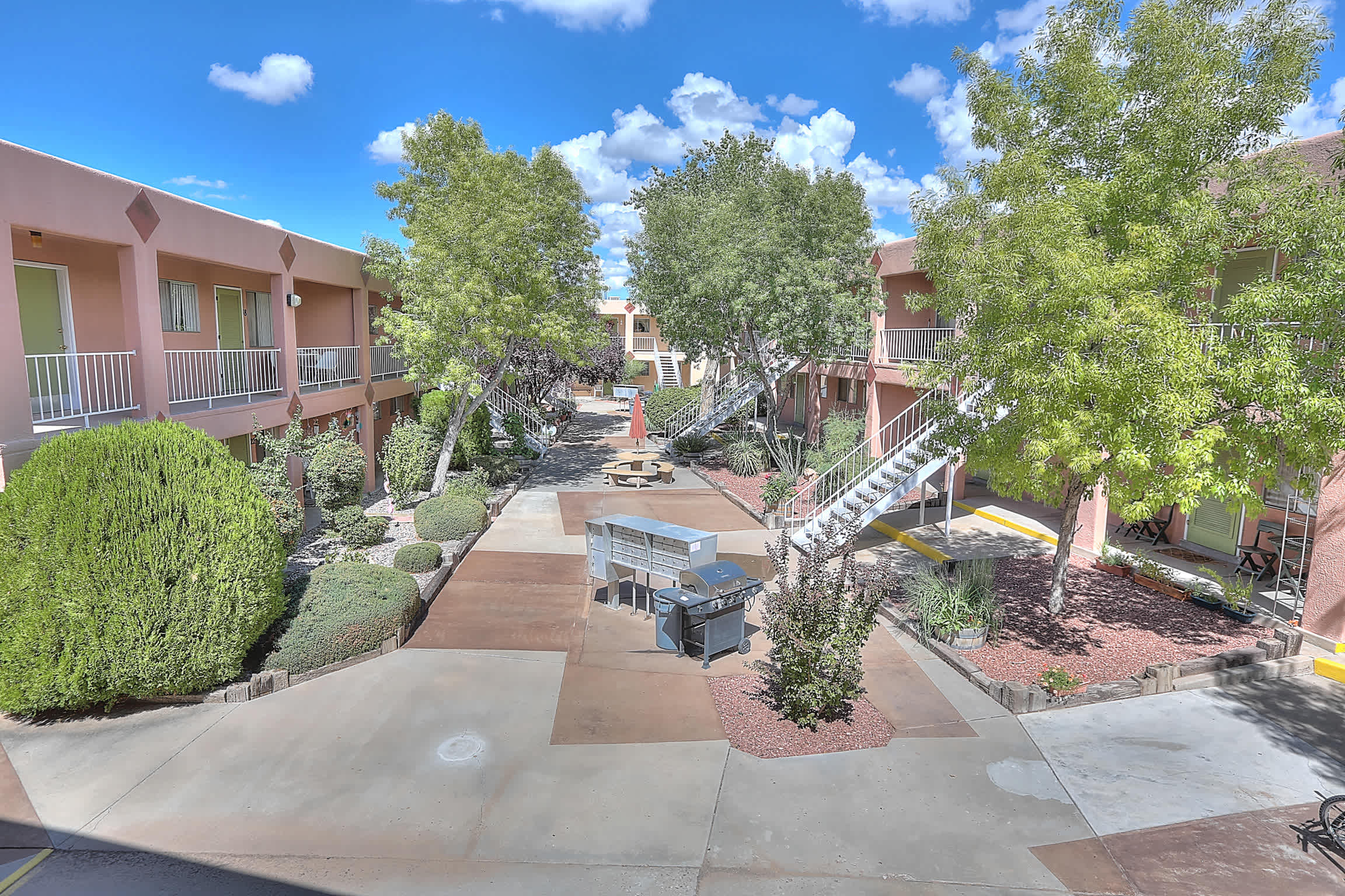 Graceland Plaza Apartments – photo 4