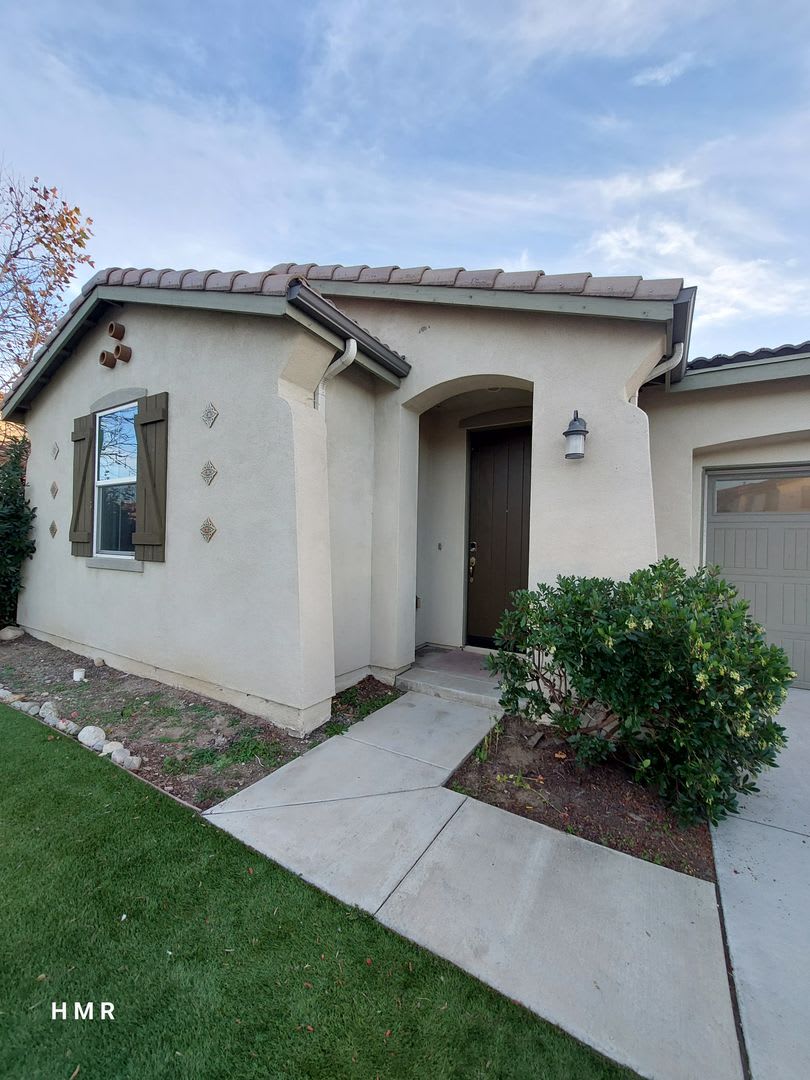 Beautiful 3 Bedroom 2 Bath Single Story Home – photo 4