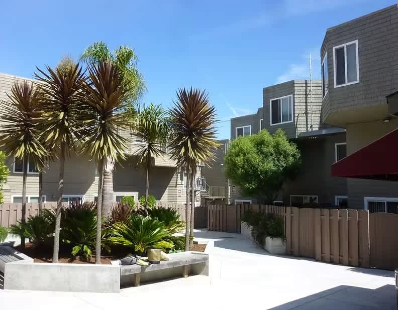 1227 Hampshire St. – photo 3