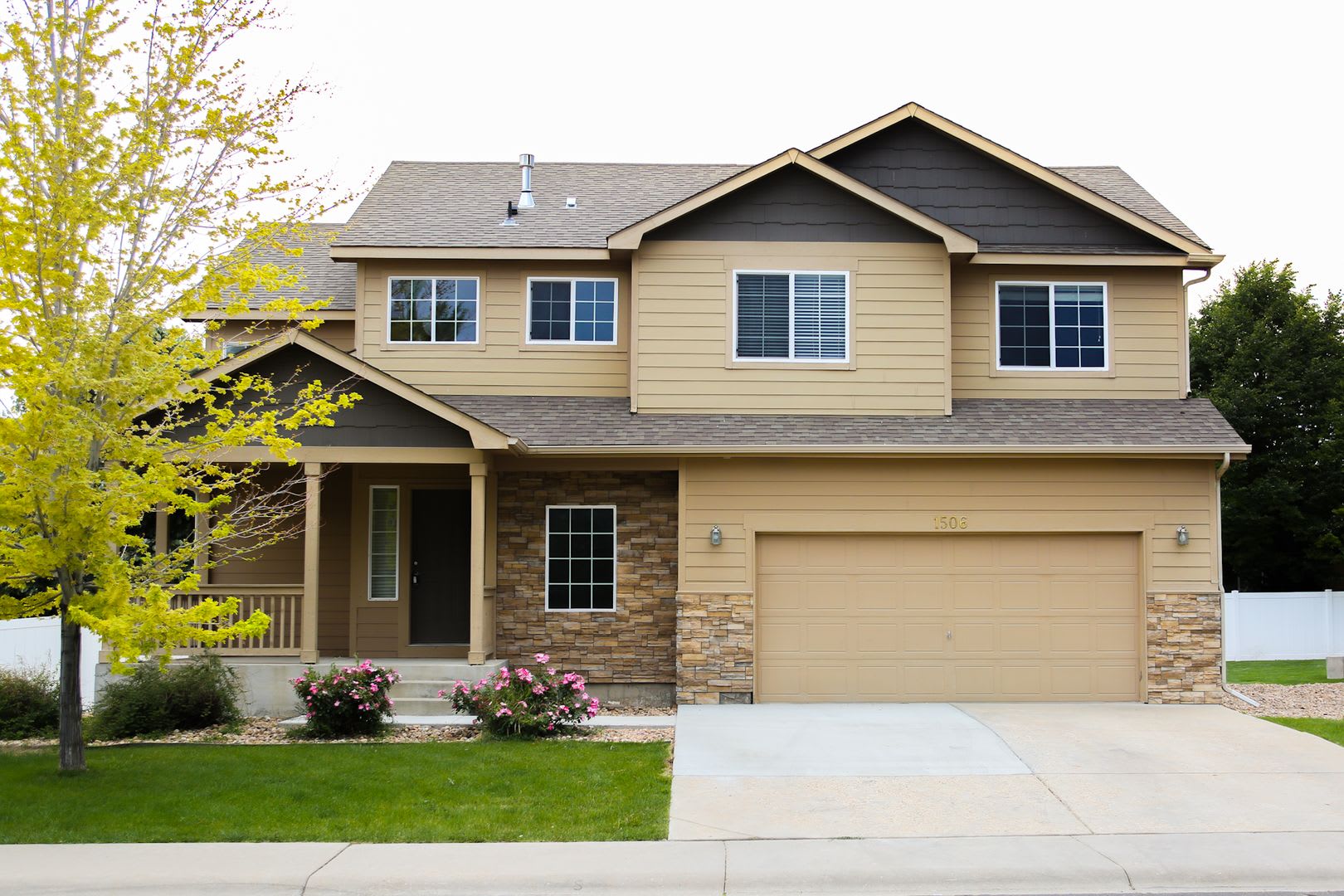 3 Bedroom, 2.5 Bath – photo 1