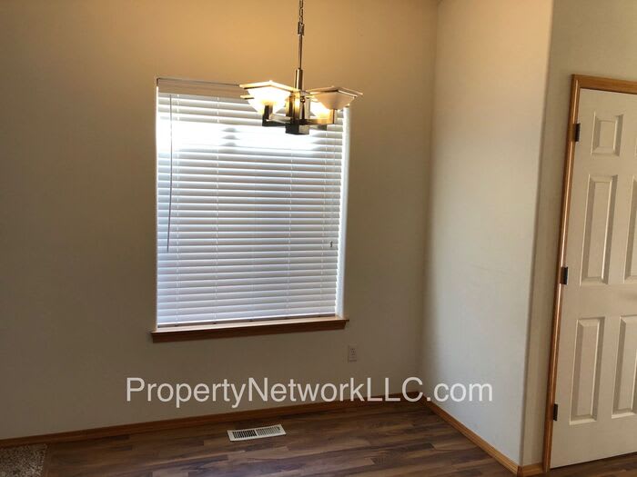 672 NE Anderson Road – photo 4
